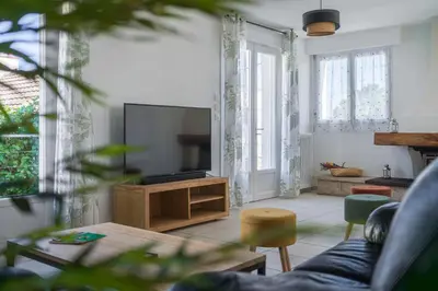 Télévision ou salle de divertissement dans l'établissement L'Agave Nantaise - Jolie maison à 15min de Nantes