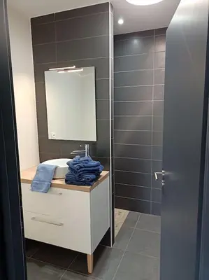 Salle de bains dans l'établissement GITE LA POISSONNIERE