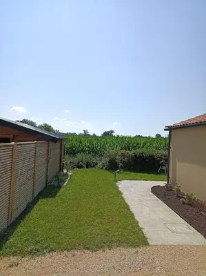 Jardin de l'établissement GITE LA POISSONNIERE