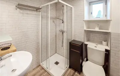 Salle de bains dans l'établissement Stunning Home In Frossay With Wifi