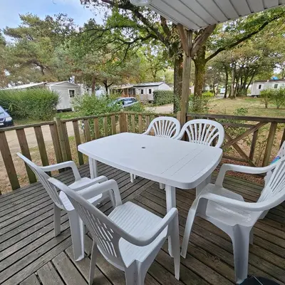 Balcon ou terrasse dans l'établissement MH-MAUFAY -- Mobil-Home -- Puy du Fou - 30 min