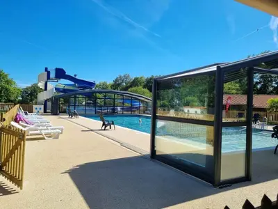 Piscine de l'établissement Mobil Home cosy 5 personnes proche du Puy Du Fou ou située à proximité