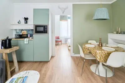 Cuisine ou kitchenette dans l'établissement LA LOGE DES CARMES -Coeur de Nantes WIFI