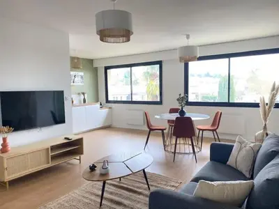 Télévision ou salle de divertissement dans l'établissement L'Échappée Belle - Appartement charmant et chaleureux