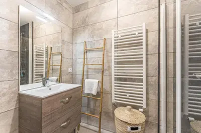 Salle de bains dans l'établissement Lima - Appt à proximité de lIle de Nantes