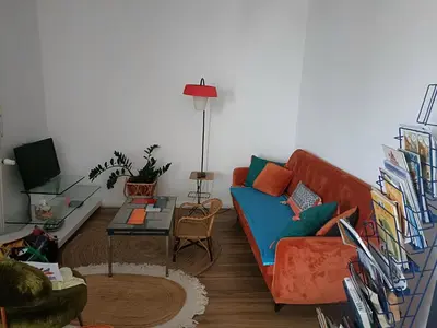 Télévision ou salle de divertissement dans l'établissement maison centre ville, 15km de la mer