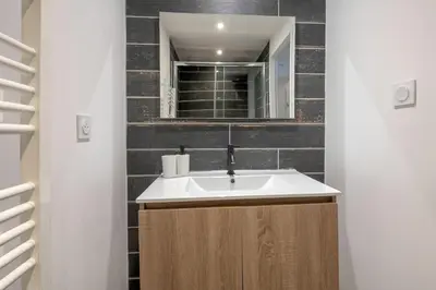 Salle de bains dans l'établissement Maison pour 8, avec jacuzzi à 200m de la plage