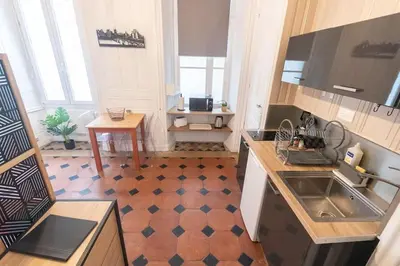 Cuisine ou kitchenette dans l'établissement Immeuble L'aristocrate - L'Authentique - Bd Carnot