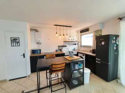 Cuisine ou kitchenette dans l'établissement Idéal en amoureux, vue mer et jardin ! Appartement lumineux à Tharon-Plage
