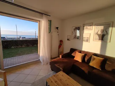 Coin salon dans l'établissement Idéal en amoureux, vue mer et jardin ! Appartement lumineux à Tharon-Plage