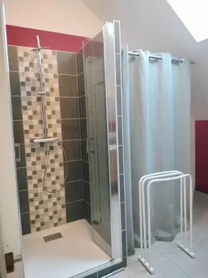 Salle de bains dans l'établissement GITE DE GROUPE - 14 PERSONNES