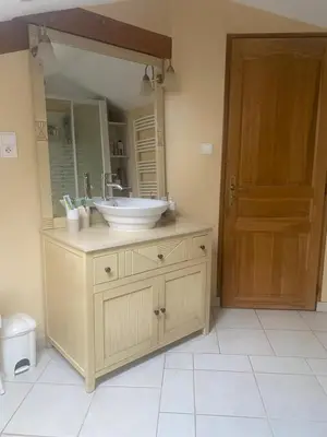 Salle de bains dans l'établissement Chez Eric et Sophie