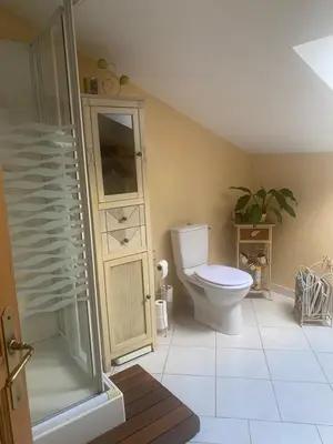 Salle de bains dans l'établissement Chez Eric et Sophie