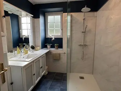 Salle de bains dans l'établissement Gîte Marguerite - Au coeur de la campagne