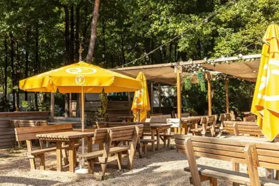 Restaurant ou autre lieu de restauration dans l'établissement Mobile home 6 personnes Climatisé proche Puy du fou Clisson 800FA