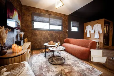 Coin salon dans l'établissement L'EDEN - Refuge romantique avec balnéo & sauna