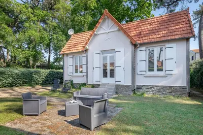 Jardin de l'établissement Maison rénovée pour 8 - 200m Tharon plage