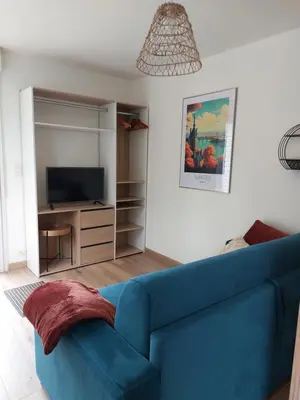 Télévision ou salle de divertissement dans l'établissement Charmant studio tout équipé