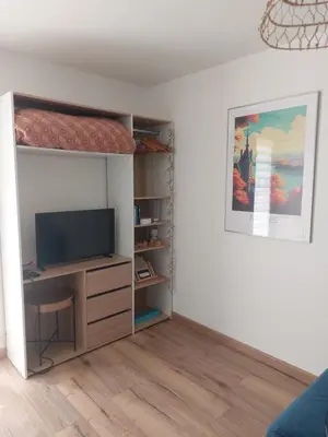 Télévision ou salle de divertissement dans l'établissement Charmant studio tout équipé