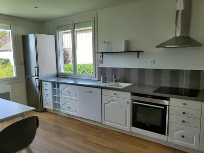 Cuisine ou kitchenette dans l'établissement Maison du Domaine (Gîte)
