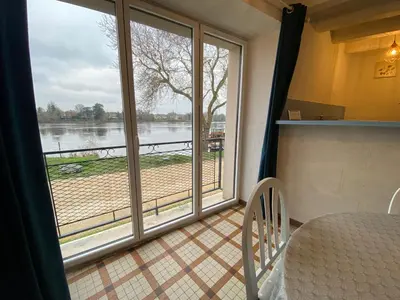 Balcon ou terrasse dans l'établissement Maison du pêcheur , située sur les bords de la Loire dans un lieu calme et paisible.