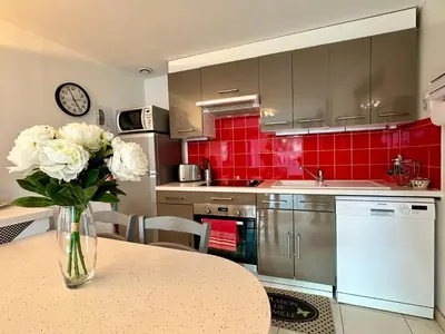 Cuisine ou kitchenette dans l'établissement Holiday Home Joannie by Interhome