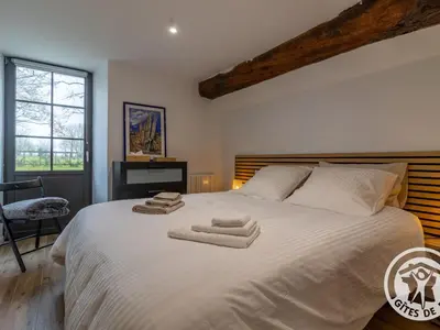 Un ou plusieurs lits dans un hébergement de l'établissement Gîte charmant entre Loire et Layon, terrasse, jardin, parking, proche d'Angers, idéal pour couples - FR-1-622-71