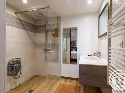 Salle de bains dans l'établissement Gîte charmant entre Loire et Layon, terrasse, jardin, parking, proche d'Angers, idéal pour couples - FR-1-622-71