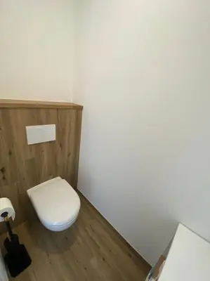 Salle de bains dans l'établissement La Pomme de Pin - T1 Calme et Central - Meublé de Tourisme classé 2 étoiles