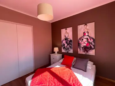 Un ou plusieurs lits dans un hébergement de l'établissement Maison Spacieuse avec Piscine Privée et Jardin à Saint Jean de Monts - FR-1-323-381