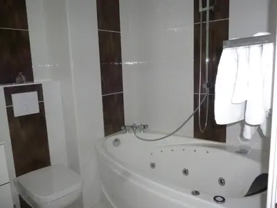 Salle de bains dans l'établissement Auberge bretonne