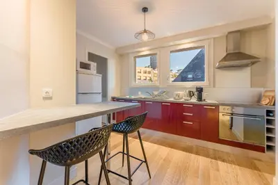 Cuisine ou kitchenette dans l'établissement Le Chapeau-Rouge - Au Cœur de Nantes