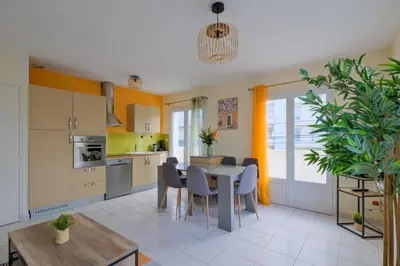 Cuisine ou kitchenette dans l'établissement La Balnéaire - à 50m de la plage