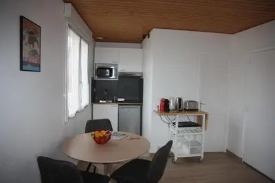 Cuisine ou kitchenette dans l'établissement Résid'Spa Loire & Sèvre - Appartement