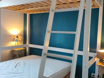 Un ou plusieurs lits dans un hébergement de l'établissement Maison Arrière-Plage 2 Ch. Animaux Admis, Parking - FR-1-323-436