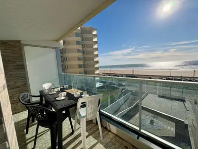 Balcon ou terrasse dans l'établissement Studio lumineux avec alcôve, balcon face mer, parking privé - FR-1-323-429