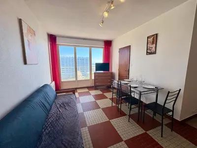 Télévision ou salle de divertissement dans l'établissement Studio confortable avec vue sur mer et WIFI à Saint-Jean-de-Monts - FR-1-323-418