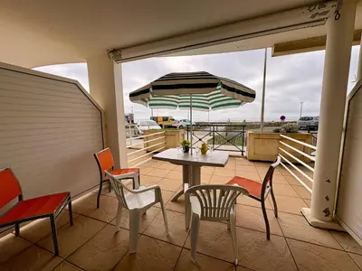 Balcon ou terrasse dans l'établissement Bel Appartement Proche Mer avec Terrasse - Saint Hilaire de Riez - FR-1-323-455