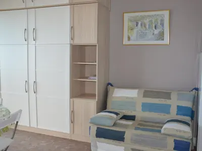 Coin salon dans l'établissement Studio confortable face mer avec parking privé - FR-1-323-450
