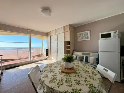 Cuisine ou kitchenette dans l'établissement Studio confortable face mer avec parking privé - FR-1-323-450
