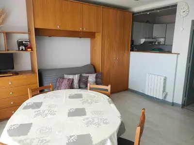 Cuisine ou kitchenette dans l'établissement Studio Confortable pour 3 à Saint Jean de Monts, Proche Plage - FR-1-323-459