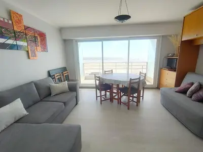 Coin salon dans l'établissement Studio Confortable pour 3 à Saint Jean de Monts, Proche Plage - FR-1-323-459