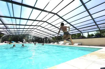 Piscine de l'établissement ZEcamping 4 familial animaux acceptés animé parc aquatique ou située à proximité