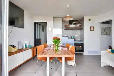 Cuisine ou kitchenette dans l'établissement Appart pour 4 dans domaine avec piscine