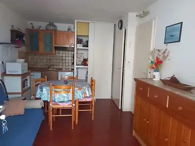 Cuisine ou kitchenette dans l'établissement Maison accueillante à Saint-Jean-de-Monts avec terrasse