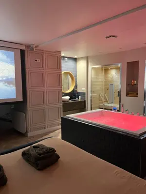 Un ou plusieurs lits dans un hébergement de l'établissement Appartement avec Jacuzzi Sauna & Home Cinéma - Nid d'Angers