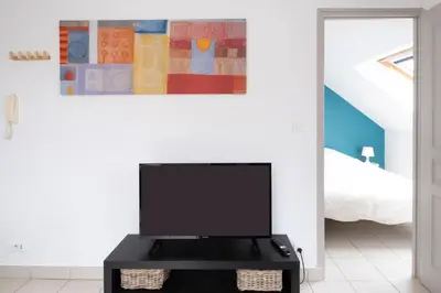 Télévision ou salle de divertissement dans l'établissement immeuble entier ✰ coeur de ville ✰ terrasse balcon
