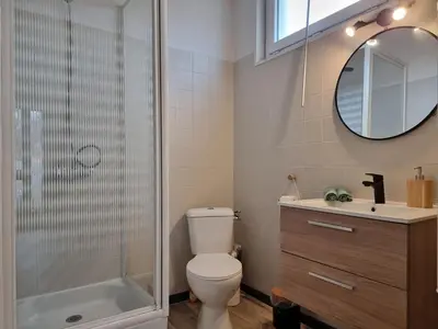 Salle de bains dans l'établissement Studio cocooning au calme, proche centre-ville et centre commercial