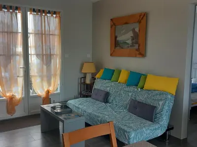 Coin salon dans l'établissement Maison de plain-pied confort 6 pers., proche plage à St Hilaire de Riez, parking privé - FR-1-323-470