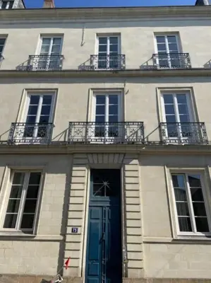Façade ou entrée de l'établissement Grande chambre indépendante, charme, calme sur jardin, Nantes centre, accès privé par escalier de l'immeuble, sdb & wc privés, 10 minutes gare et palais des congrès